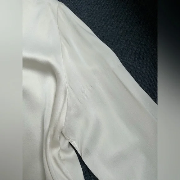 Banana Republic The Perfect Silk Shirt 100% Silk Cream Size S - Picture 11 of 14